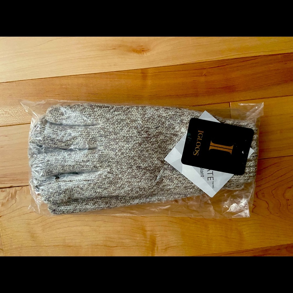 Warm ragg wool gloves, OS fits like men’s large. NWT